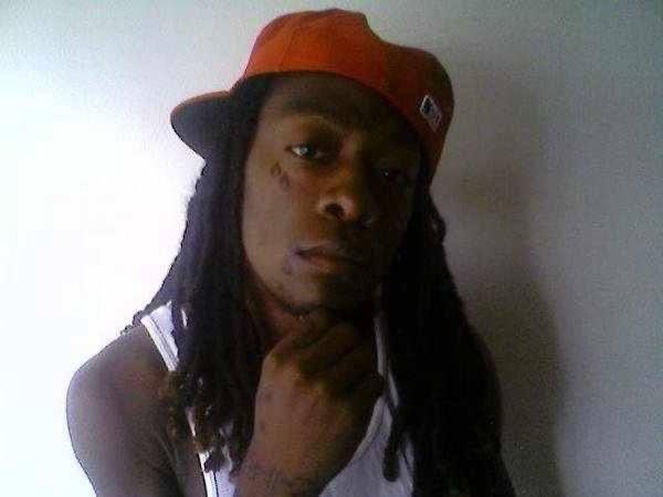 JanatisSnagz's tweet image. We got a fake Drake (#IzzyDrake) and fake Durk (#Perkio) shit people use to say I favor Lil Wayne maybe I should try it 😂 (#WeezyWee) get that 💰 (these pics are old it was for Halloween when I was in my mid 20’s)