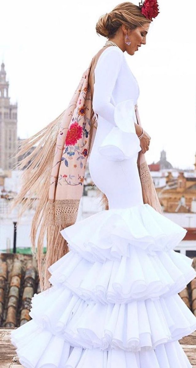 ²Dia de feria 
    Todos los días del año, yo soy feliz con mi gente
Yo soy feliz con mi gente
Todos los días del año, yo soy feliz con mi gente
#FarewellSophie