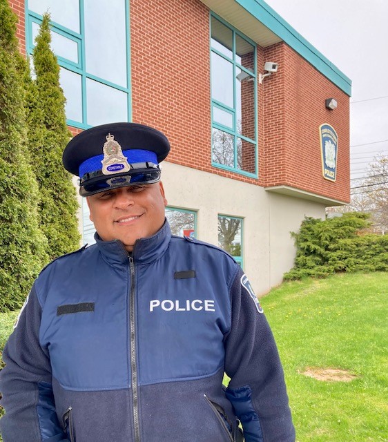 ChtownPolice's tweet photo. In honor of #NationalPoliceWeek, we are profiling members of our department all week. First up is Cst. Keizer who is on our Community Action Team. He has 27 years of service with CPS, &amp; says the most rewarding part of his job is being able to engage with members of his community. https://t.co/oeqGQOUx6J