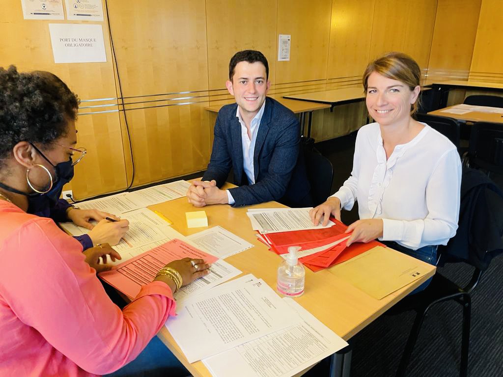 Alix_Bougeret's tweet photo. A la Préfecture de Région avec @Paul_Hatte mon suppléant pour déposer notre candidature pour les élections #législatives2022 dans la #circo7503 Clin d’œil 😉 d’y croiser @brigitte_kuster et @gachet_gerard , candidats de la #circo7504 ! En avant ! 🚀 https://t.co/VrnEngm9oq