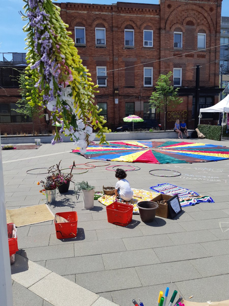 RiversideBIA's tweet image. Thx everyone for a beautiful day at #RiversideCommonPark for the 2nd in our #RiversideTO Sundays @ The Common series! We&apos;ll be back May 28/29 with public art tours and dance performances #doorsopento #artworkto 
Info &amp;amp; RSVP riverside-to.com/riverside-comm…