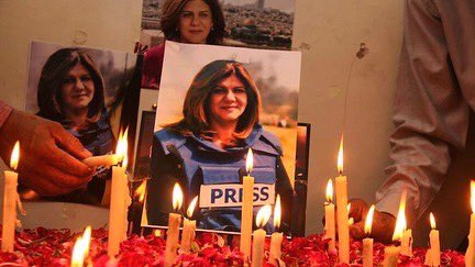 AMMPE_WORLD's tweet photo. 🖤 Dos #periodistas muertas en dos lugares muy lejanos, pero unidos en el dolor y la impotencia ante el asesinato de Shireen Abu Akleh y Francisca Sandoval una en #Israel, la otra en #Chile.  Y no son los únicos casos: https://t.co/pyn8lFxQ3t