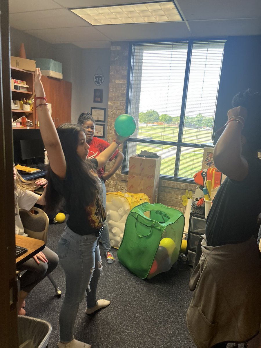 MrFisher19's tweet photo. Love when friends help teach each other❤️ . Trying to show a friend how to serve in volleyball @StoryFalcons https://t.co/HBmvWX5gnS