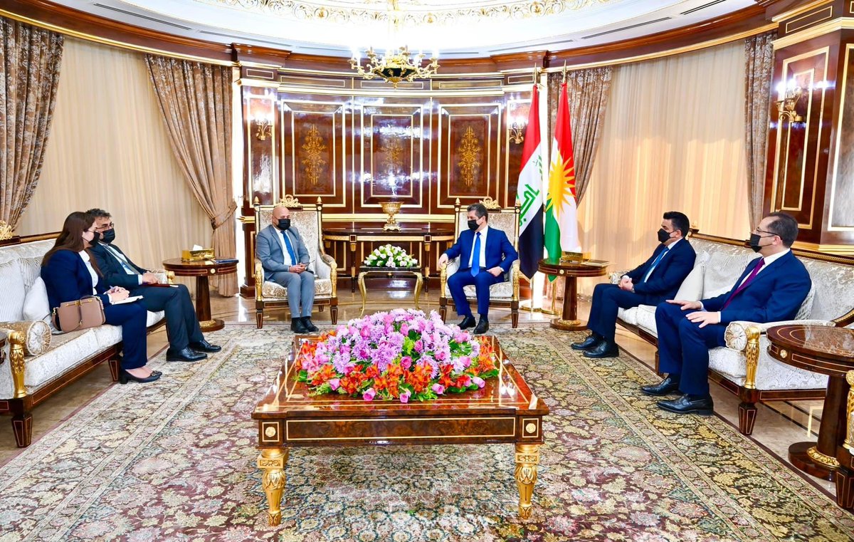 Kurdistan's tweet photo. مەسرور بارزانی، سەرۆکی حکومەتی هەرێمی کوردستان، پێشوازی لە شاندێکی دامەزراوەی دارایی نێودەوڵەتی (IFC) کرد.

لە کۆبوونەوەکەدا، شاندەکە کورتەیەکیان لەبارەی کار و چالاکییەکانی دامەزراوەکەیان خستەڕوو کە ئەندامی گروو��ی بانکیی نێودەوڵەتییە. https://t.co/IySoxD7e4X