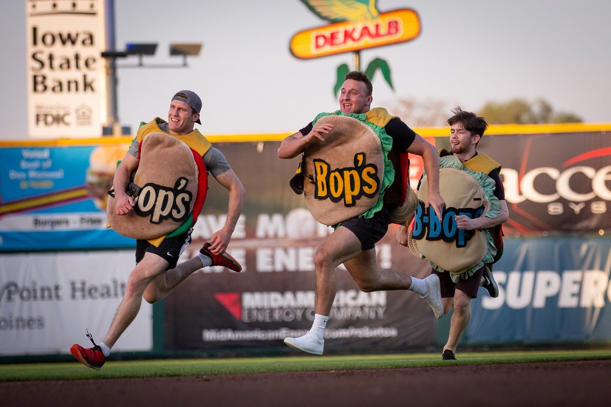 ICYMI: Viking wrestling was at the <a href="/IowaCubs/">Iowa Cubs</a> this past Friday where national championship wrestlers, Owen Braungardt and Greg Hagan, competed in the B-Bops race‼️🤩