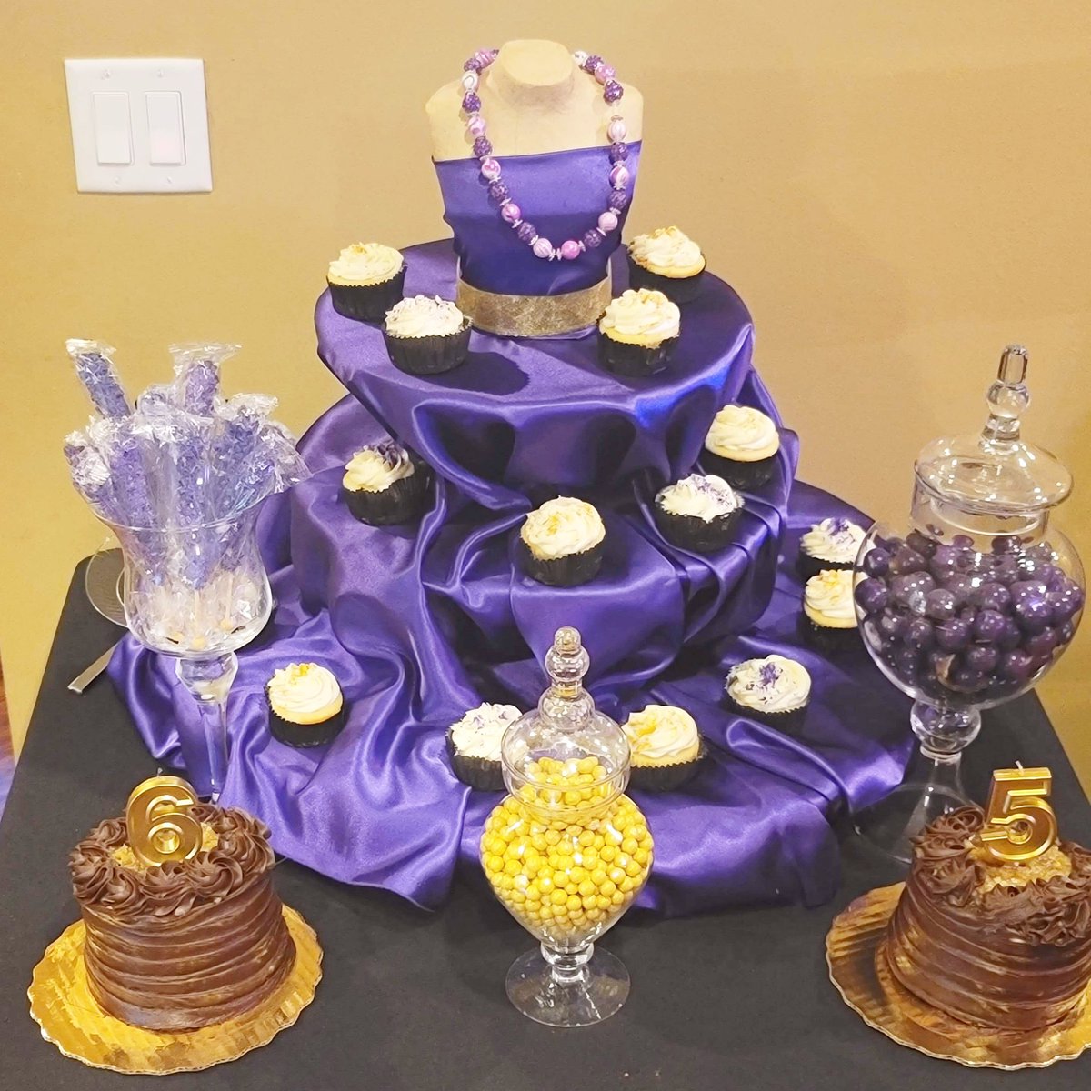 theparty_planit's tweet photo. Our Cupcake Cutie is the PERFECT
Display piece for your Sweets Table.
**Her gown color can be customizable to your theme**
Perfect for Bridal Showers, Ladies Brunches, Birthday
parties, weddings, and more.
Reserve her today!
#aticakes #atlantacakes #atlanta #atlbaker https://t.co/wrIS9zRh2x