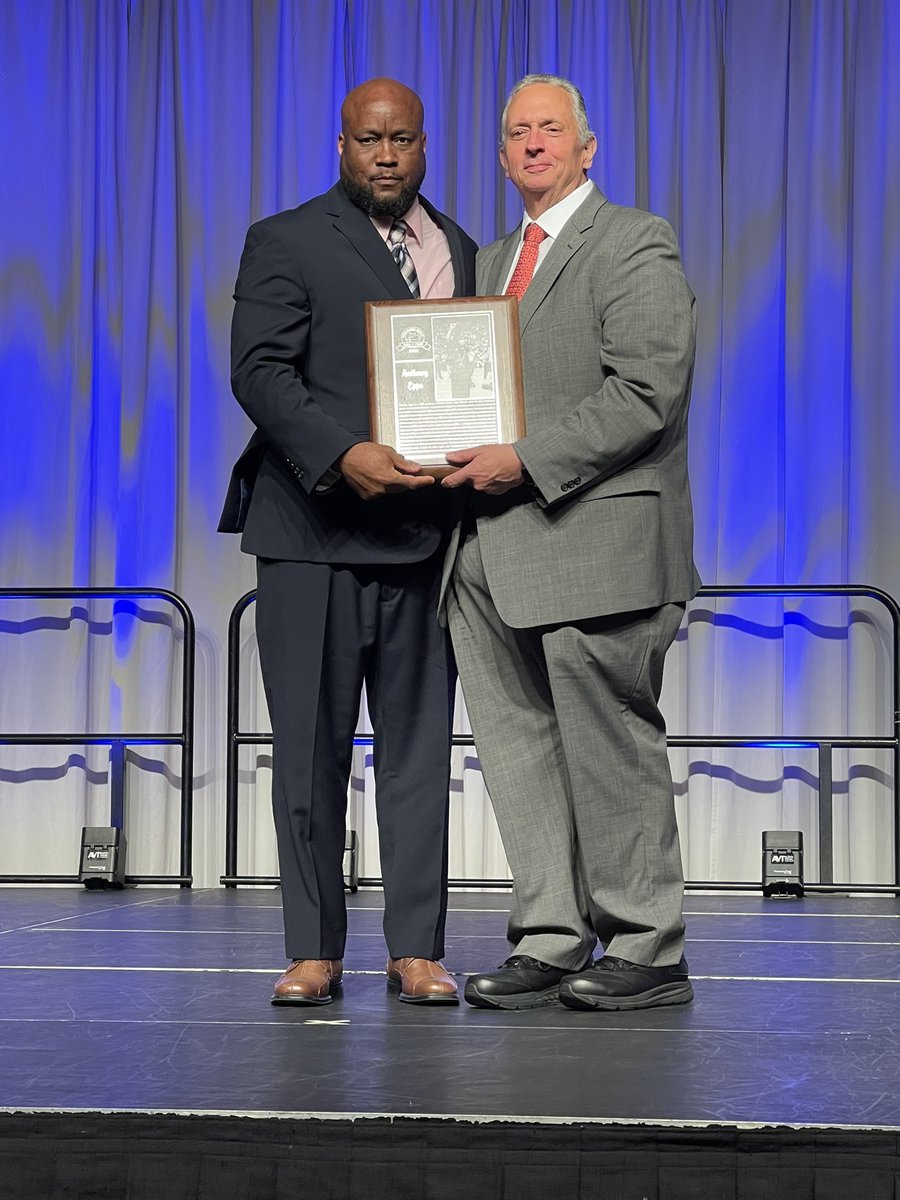 Congrats <a href="/KnightsMCBBall/">Marion County HS Boys Basketball</a> Alum <a href="/CoachAJEpps/">Anthony J. Epps</a> on his induction to the 2022 KHSAA Hall Of Fame !! #LivingLegend