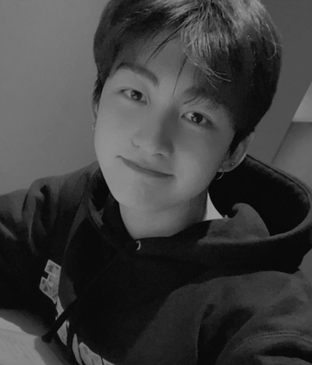 etherealsangwon's tweet photo. we fit with each other just like how black comes with white.

#AESD #aeonselcaday #one_year_of_aesd #TraineeA_JIHOON @trainee_a https://t.co/fWNyXPDT31