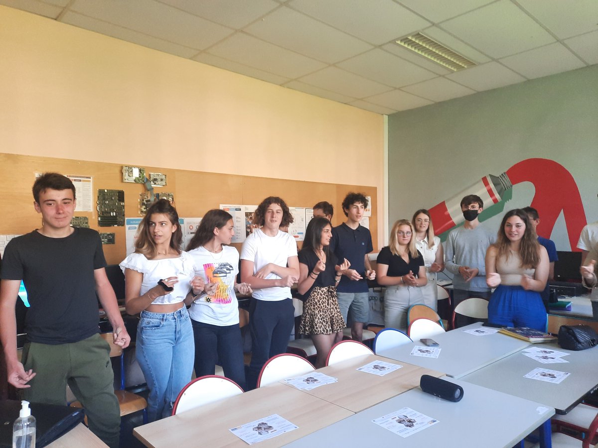 accorse's tweet photo. #ÉgalitéFemmesHommes : 165 élèves de collèges &amp; lycées de l'@accorse ont dénoncé les stéréotypes dans la vie professionnelle, en produisant affiches ou vidéos. Les lauréats de cette 2ème édition du défi "Clash tes stéréotypes" ont été récompensés cet après-midi, au lycée Fesch.👏 https://t.co/8dHtTMAFkq