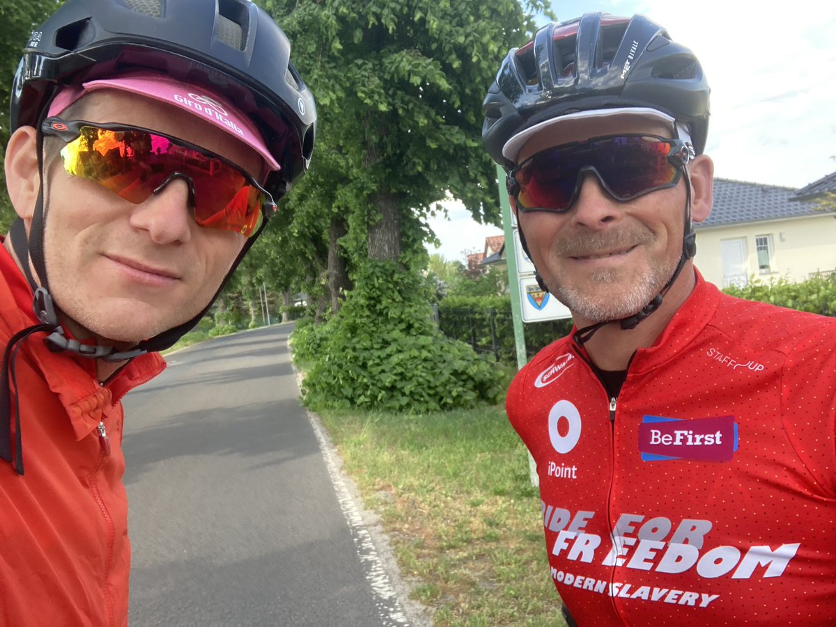 drjsimonrofe's tweet photo. @gordonmiller81 @RideForFreedom2 @marc_pearson134 @ChrisHarropOBE @PatHayes_ @MattParishLFCF @colleentheron @Davidntaylor @planamikebarry @TobyFox92307507 #Congratulations @gordonmiller81 - wonderful achievement in a great cause 🙌⚽️ 🚴🏻‍♂️🇩🇪 I just tagged along for (a little bit of the) ride #windshadow https://t.co/HDgoX205Xy