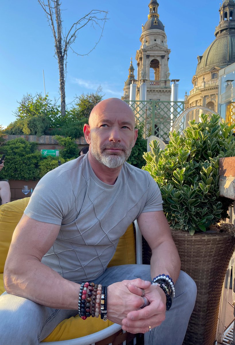 Positivity is a superpower ❌
Don’t you think? 🌍🍀