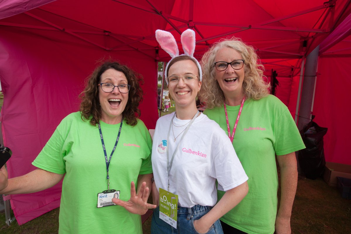 💖We need your help to make #bOingFestival happen this year!🐰  
🐾 Follow in the paw prints of our amazing volunteers of previous years, don a pair of ears🐰 and become a bOing! Volunteer! 💖

👉 Find out more: bit.ly/bOingVolunteers