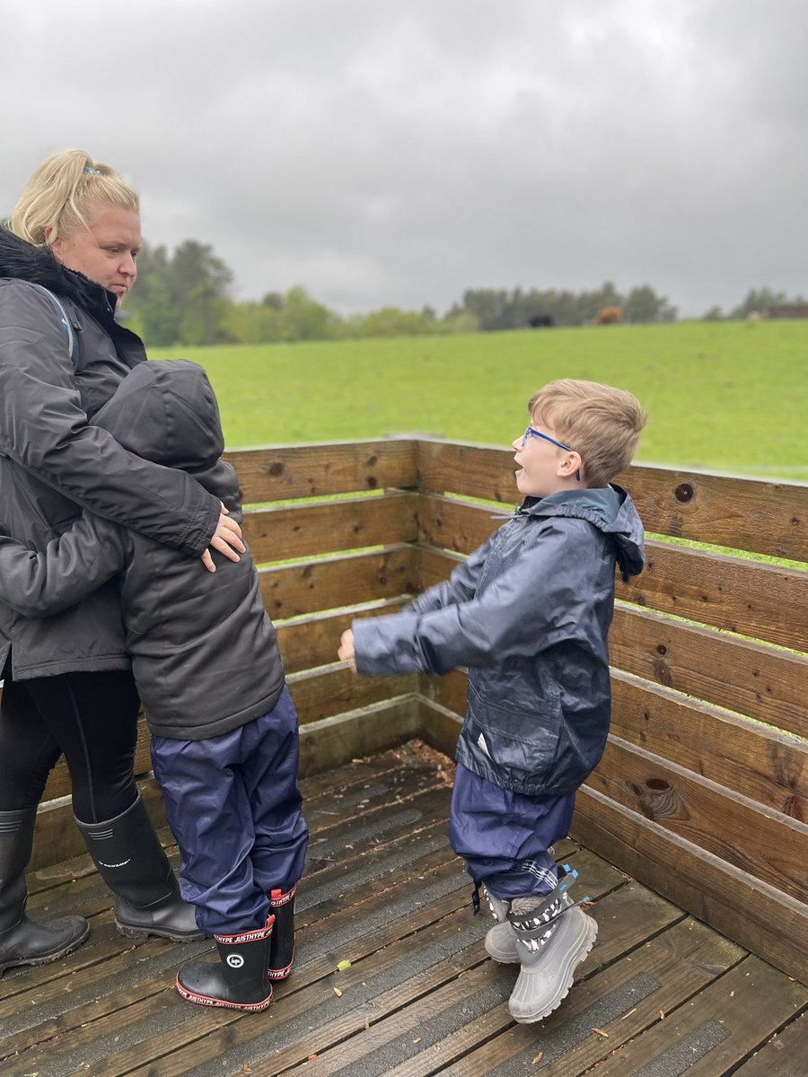 CSCClass1's tweet photo. A wet trip to #muiravonside this morning but we discovered loads of animals and loved saying hello to them all. We took photos of our favourites to share and compare on the way back to school @wlconnolly @LoveWestLothian https://t.co/sIJjqIMZKU