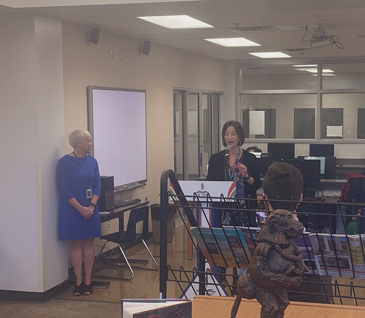 Out at Eastern HS where Chief Academic Officer Dr. Coleman is sharing a new tutoring resource for student writing. #Paper will provide 1:1 feedback for <a href="/JCPSKY/">JCPS</a> students. ✍️ 

Thank you <a href="/DrOEasternHS/">Dr. Orman</a> &amp; Ms. Turner for sharing how it’s worked <a href="/EasternHSMedia/">Eastern High School - Academies of Louisville</a>!