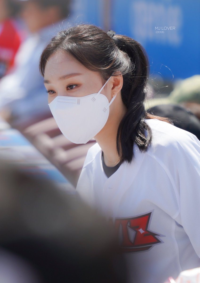 mjlover0909's tweet photo. 220515 KT시구 그녀는 너무 예뻤어
#최민정 #쇼트트랙 https://t.co/ImYpZk5EUN