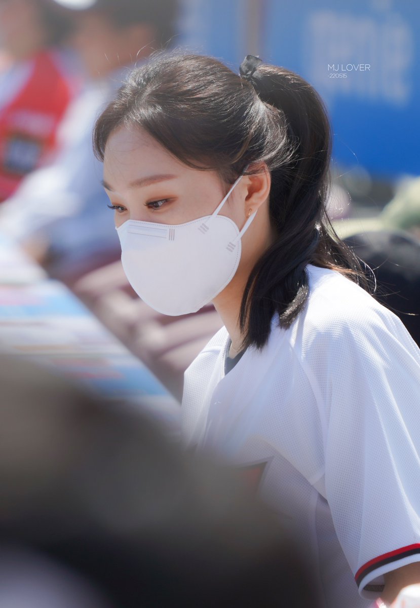 mjlover0909's tweet photo. 220515 KT시구 그녀는 너무 예뻤어
#최민정 #쇼트트랙 https://t.co/ImYpZk5EUN