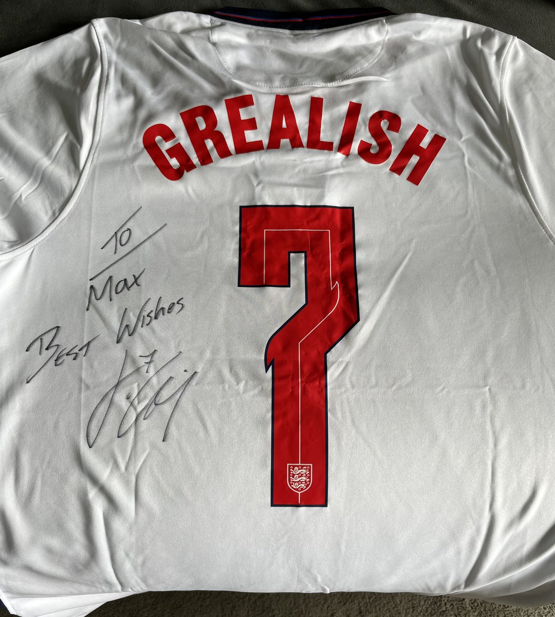 DervChown's tweet photo. Although my son Max has gone through a tough time recently he is slowly recuperating in bed, today he received a lovely gift sorted out as a surprise by a family friend. We will be getting it framed. The football family really is the best family! ⚽️ https://t.co/pwekAfIrgL