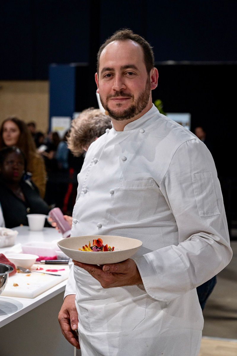Maison_Albar's tweet photo. Jeudi dernier, notre chef doublement étoilé Nicolas Fontaine était présent à Taste of Paris accompagné du chef pâtissier Jacques Genin, pour présenter une recette exclusive...
-
#gastronomie #gastronomiefrançaise #tasteofparis #chef #michelin #michelinstars https://t.co/AtQzV7WVxB
