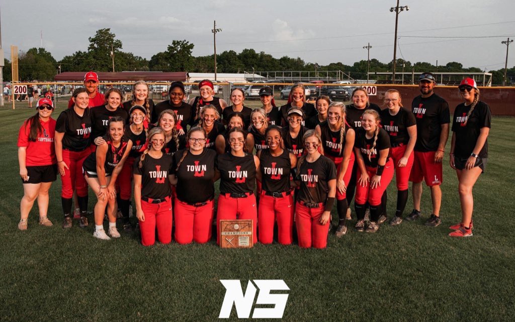 LexHS_softball's tweet photo. Regional Tournament starts today 🥎 Keep working ladies! #GBR #ladytigersoftball https://t.co/GYoJMWQH4p