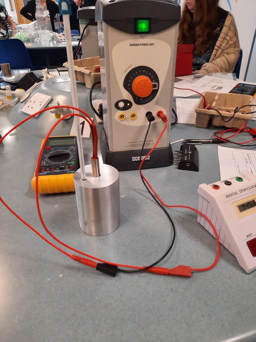 ScienceTechSean's tweet image. Doing the science!! #physics #science @STEMLearningUK