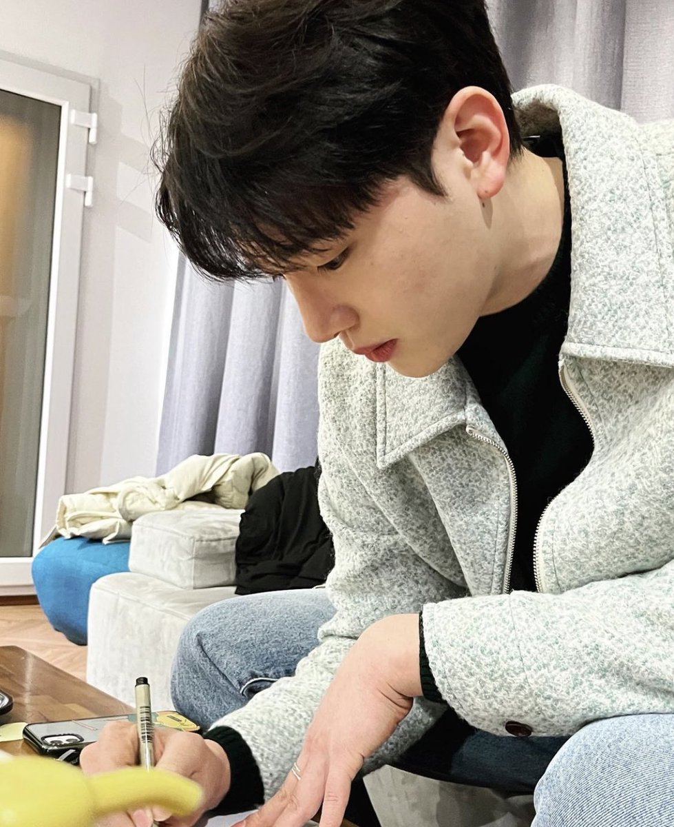 ohmybigbear's tweet photo. 뭐야... 멜로망스 김민석 남친짤 모음집 만들어도 될듯 짱이다 https://t.co/EPfXUdF6Cd