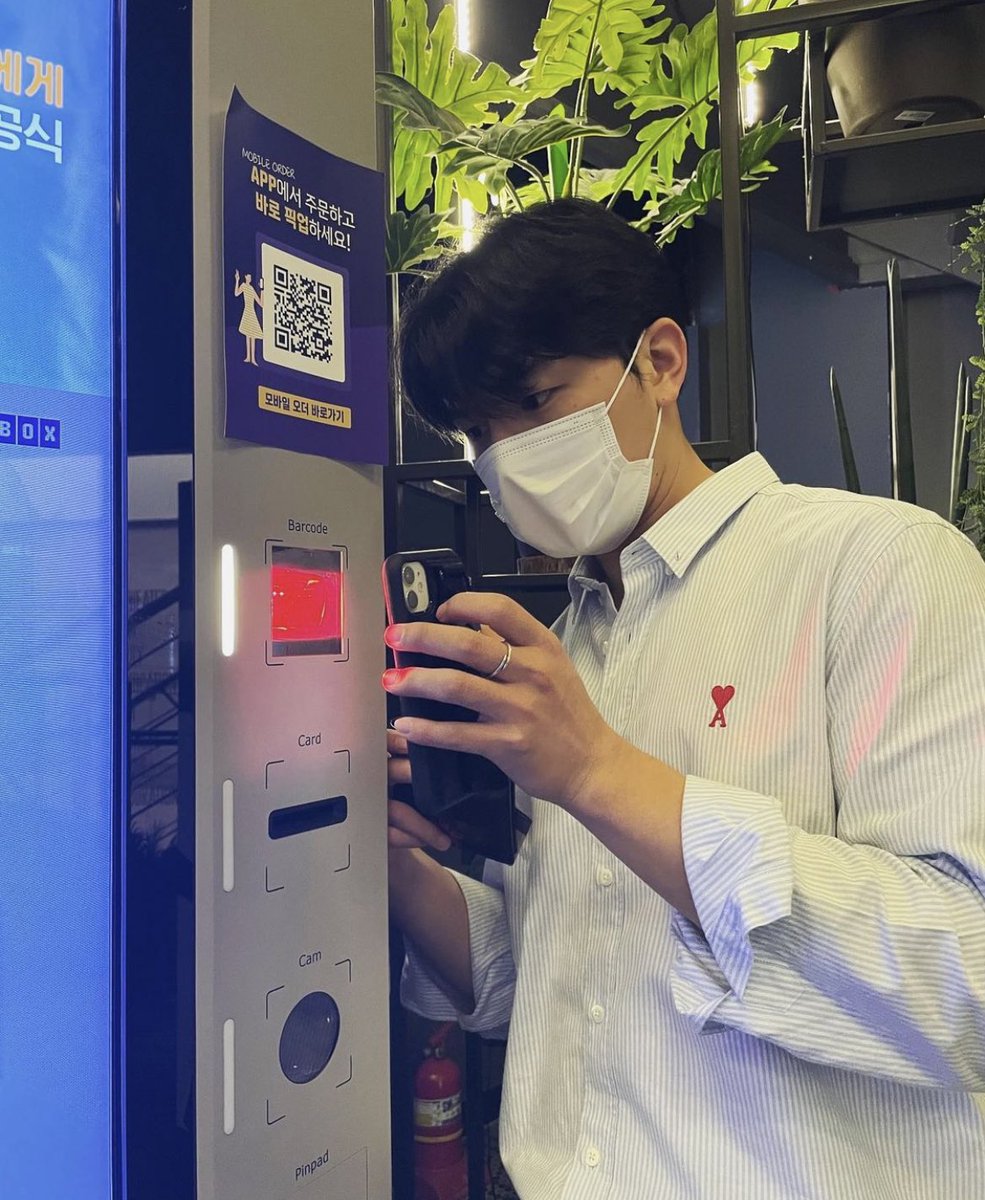 ohmybigbear's tweet photo. 뭐야... 멜로망스 김민석 남친짤 모음집 만들어도 될듯 짱이다 https://t.co/EPfXUdF6Cd