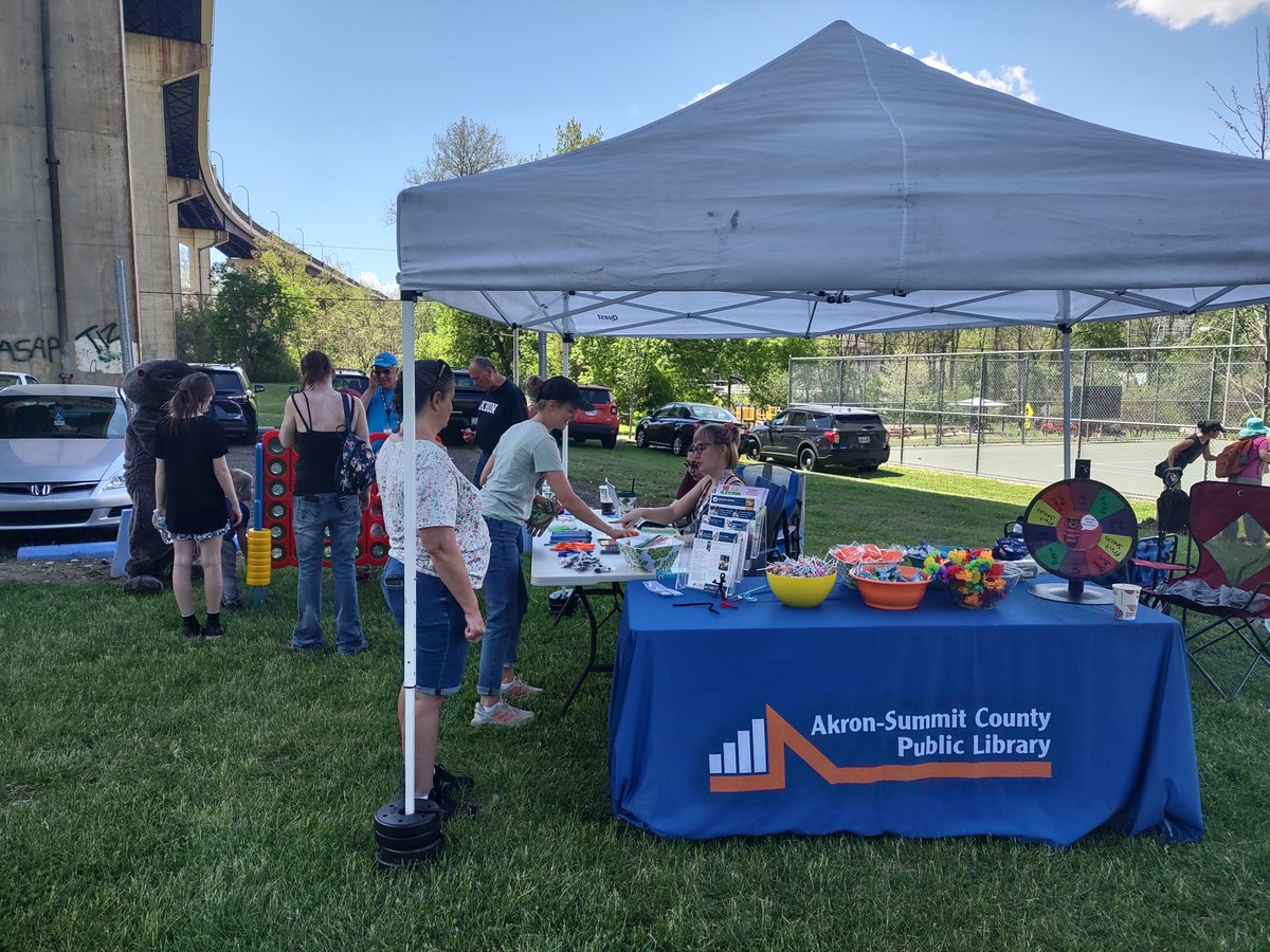 akronlibrary's tweet photo. We had fun on Saturday at Elizabeth Park celebrating Akron Parks Week. People signed up for new library cards, had their fines waived, and spun the wheel to win small prizes. Visit our table this Saturday at Bark in the Park! https://t.co/bBiNQ0aIcf