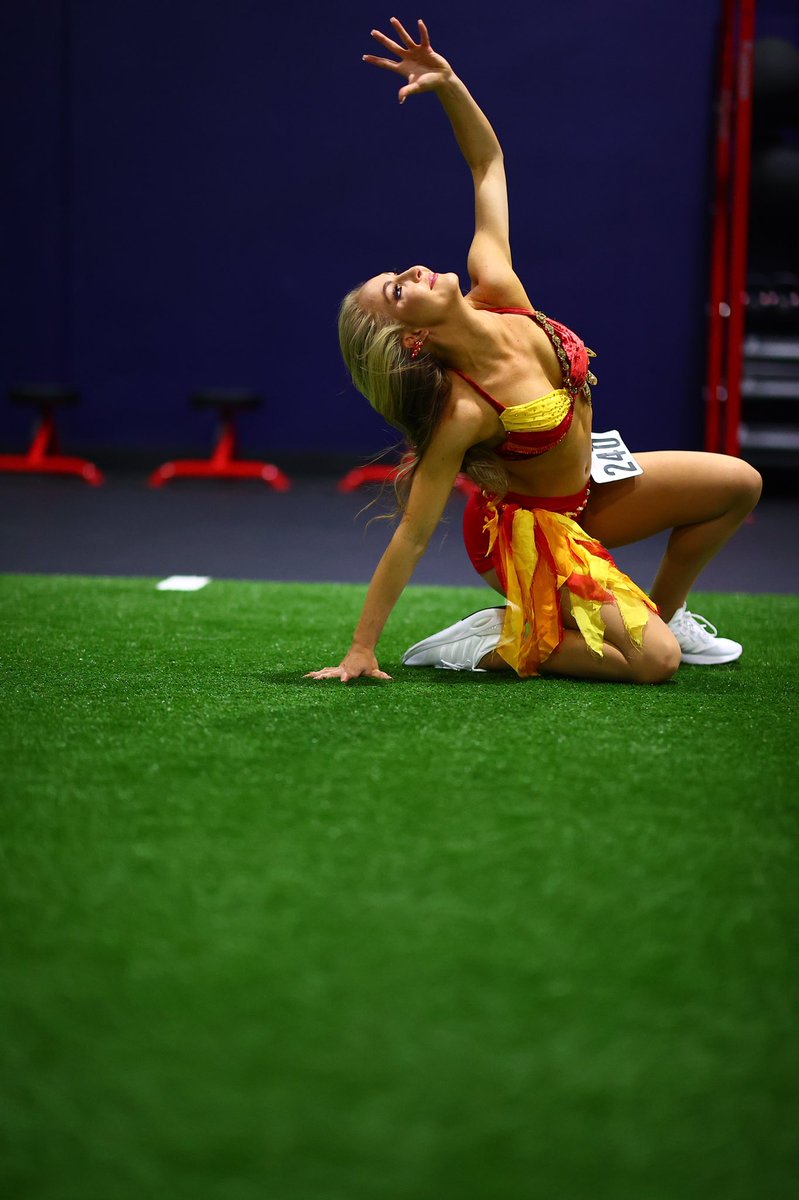 TexansCheer's tweet photo. ✔️ Help decide who makes our 2022 HTC team! VOTE NOW at https://t.co/0tJuKr3R30 https://t.co/AdbitnjVY9
