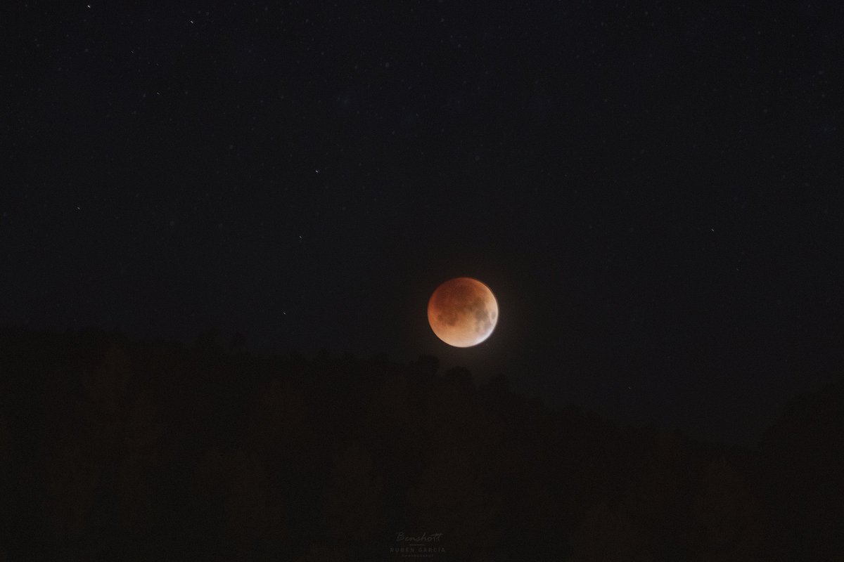 benshott's tweet photo. ECLIPSE https://t.co/4sSZQrBz08