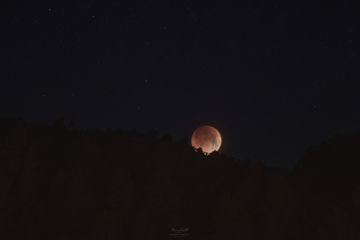 benshott's tweet photo. ECLIPSE https://t.co/4sSZQrBz08