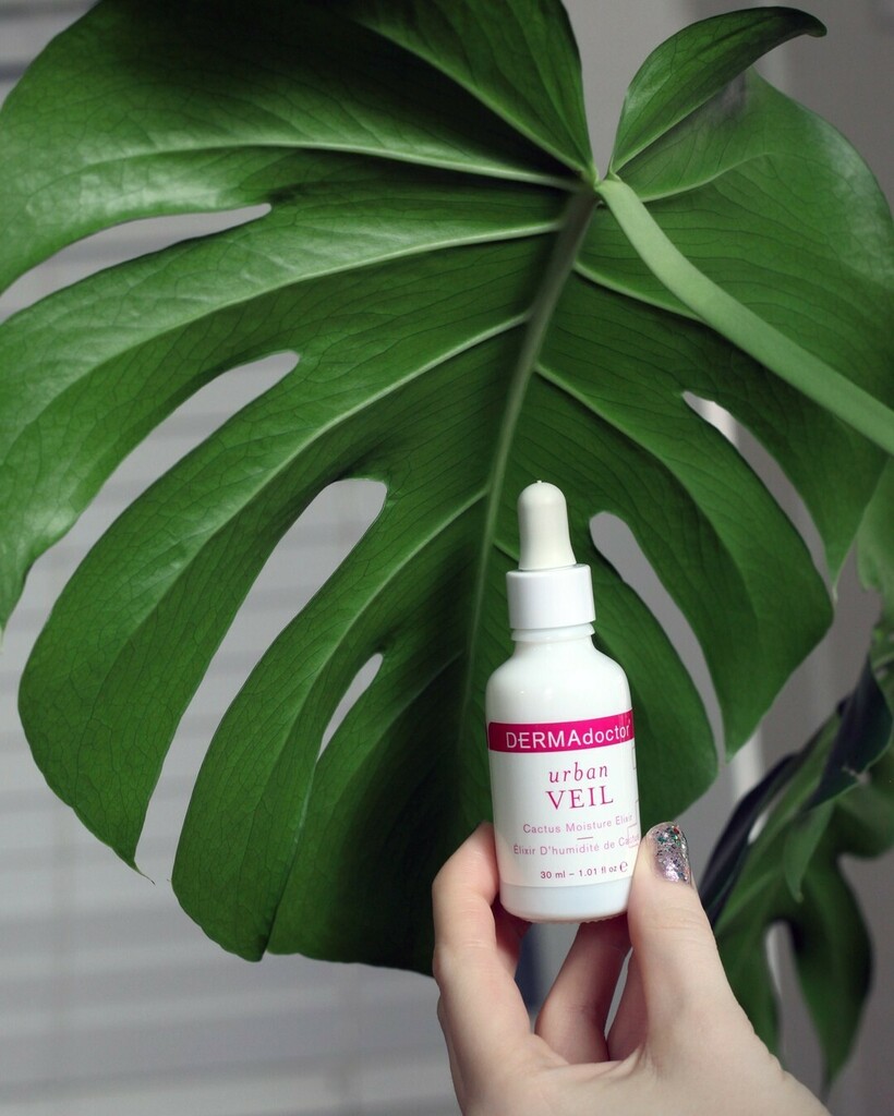 DERMAdoctor's tweet photo. This magical, moisturizing elixir provides parched skin with nutrient-rich sources of vital antioxidants, vitamins, electrolytes, and essential fatty acids, giving you a gorgeous, healthy glow.
#hyaluronicacid #sensitiveskincare #sensitiveskin #allures… https://t.co/kd3mNN4sKp https://t.co/I7bNn3TmGy