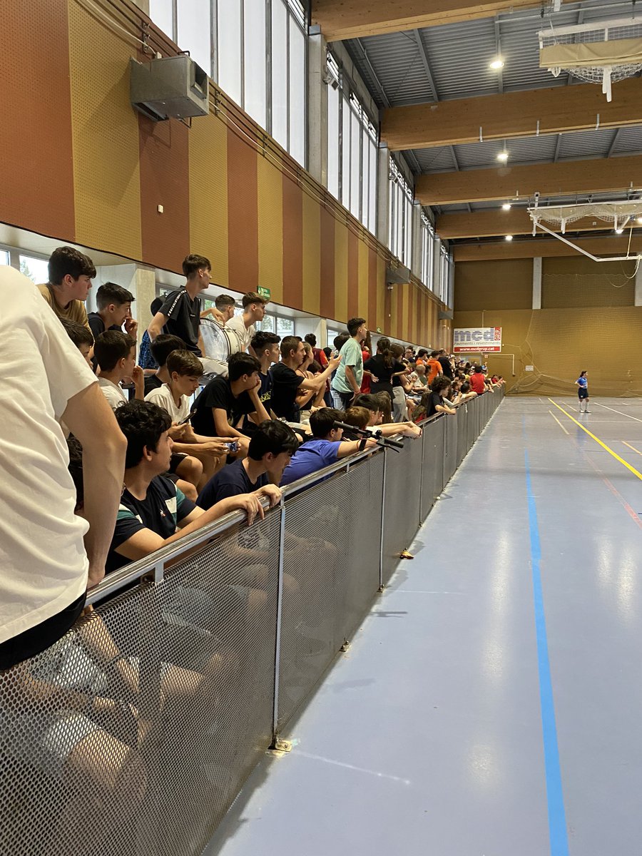 Gràcies <a href="/xavipaz/">Xavi Paz</a> per cumplir amb les promeses que fa tants anys que ens dius, aixi la sinia es pot omplir i fa goig amb el canvi de grada...enfi, un politic més. A i gràcies per la vostre assistència a unes semifinals de copa catalunya.