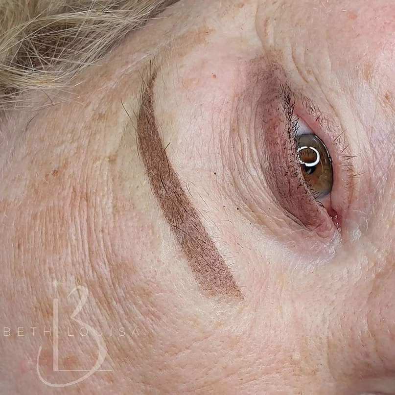 BethLouisaPC's tweet photo. Absolutely Gorgeous 😍😍😍
Just look at the difference these make!
A soft powdery brow that will be lovely and soft once healed 💖 
Eyebrows can take years off you🥰🥰🥰
#beauty #Eyebrows #Derby #pmu #tattoo #cosmetictattoo https://t.co/V04gGE3Qg6