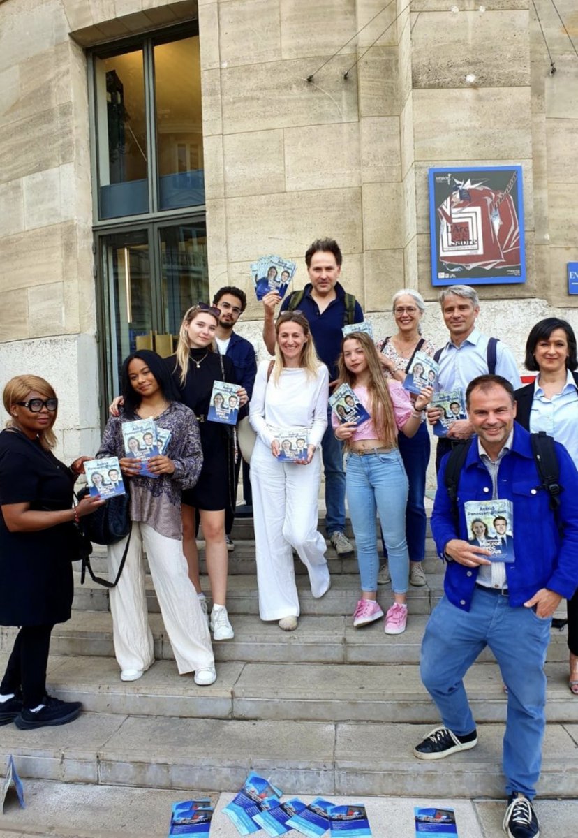 SarkisianSandra's tweet photo. ☀️Sur le terrain , nous sommes là pour vous ! Magnifique équipe autour de notre candidate ⁦@AstridPanosyan⁩ #Circo7504 . MERCI #Iéna #MuseeGuimet #PresidentWilson #Paris16 #Paris17 #Ensemble #Astrid2022 https://t.co/4jh0Ismh03