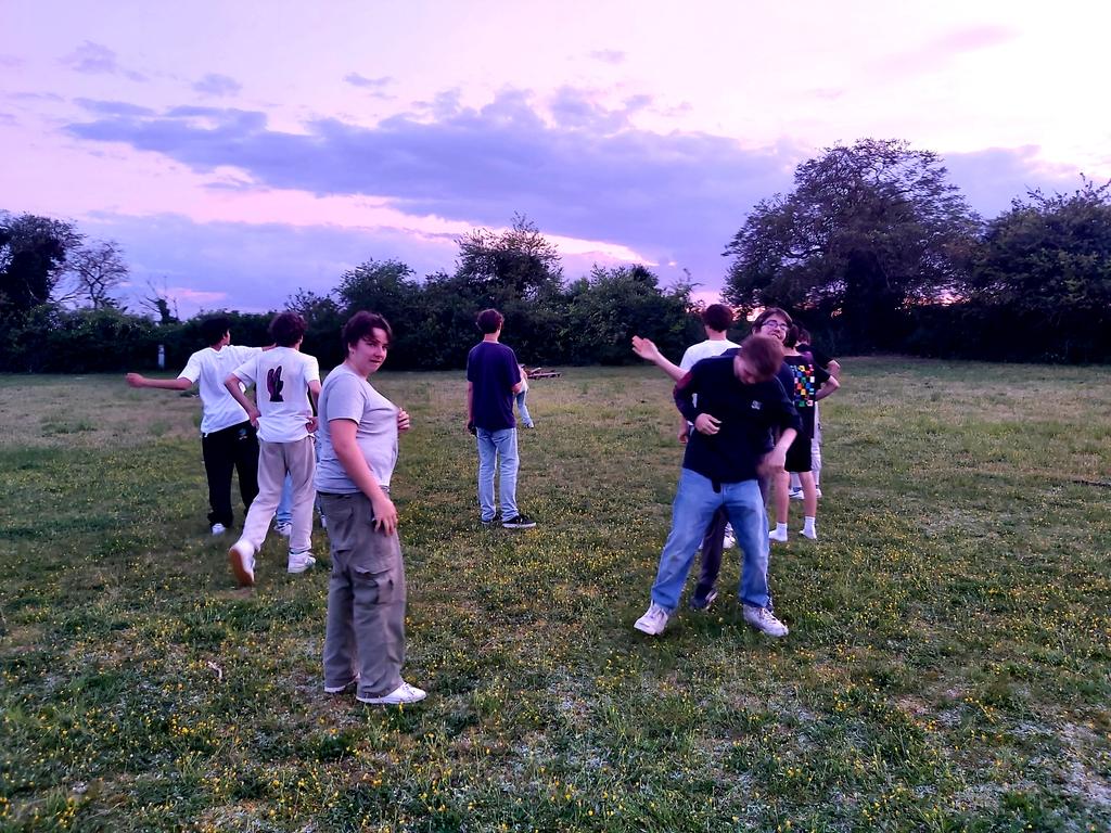 kuypersc's tweet photo. Relaxing time at sunset #loire2022 @ISB_MS https://t.co/aNV20n8sdQ