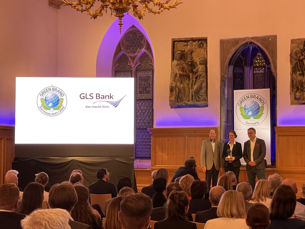 GreenBrandsDE's tweet photo. Viele #GreenBrands überzeugen uns immer wieder aufs Neue, wie diese re-validierten Marken, die wir nun schon zum zweiten Mal auszeichnen. Gratulation an #DieGrünenHelden, @Umweltdrucker, @dm_drogerie, @followfood_de, @glsbank, #GreenPetfood, #Naturhaus, @PAPSTARpure und #Wickel. https://t.co/Z80lbbM0Ct