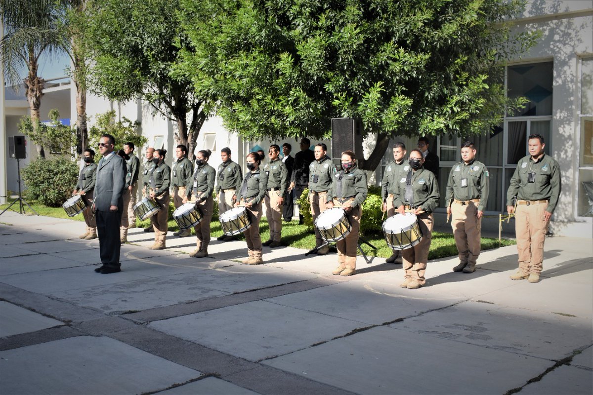DgoFiscalia's tweet photo. #ActividadesFGED: Está mañana se llevó a cabo el izamiento de bandera y la presentación de la banda de guerra, de la policía Investigadora de Delitos, de la Fiscalía General del Estado, primera en Durango de un cuerpo policial. #Durango https://t.co/DXb3Qli7re