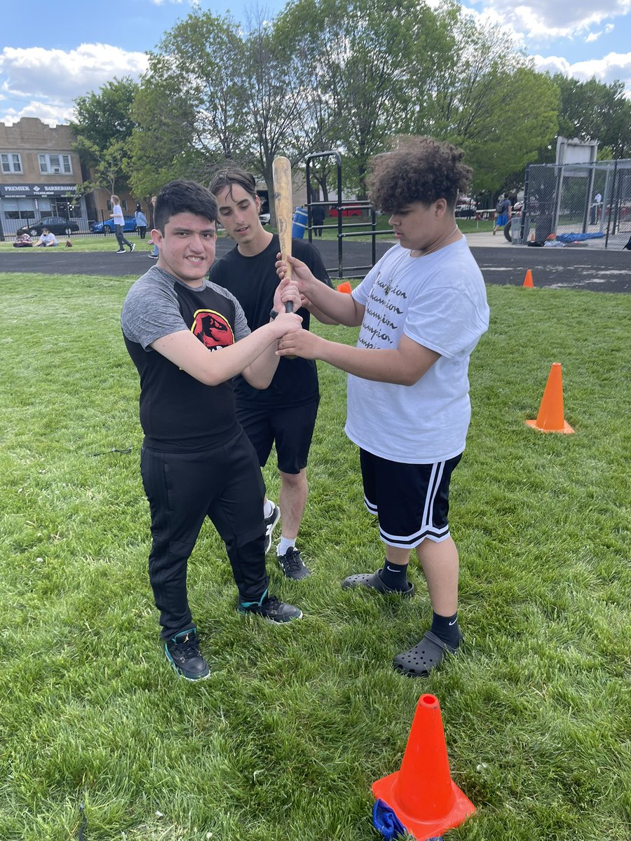 CoachBriski's tweet photo. Put a huge smile on my face when I saw a couple of my baseball players helping out our cluster program with batting! Class acts! #ForemanPride https://t.co/kJEOiwJady