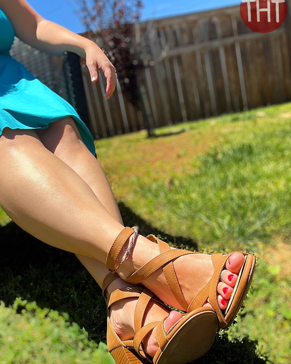 TinyHotToes's tweet photo. Catching some sun ☀️ check out more content! DISCOUNTED SUBSCRIPTION https://t.co/xhgMK0zcCg  @onlyfanspromo99 @Only_Fans_Hero @promote_io #onlyfans #Feet #highheels #toes #ContentCreator #woman #legs #bbw https://t.co/wvsXG2ajN4