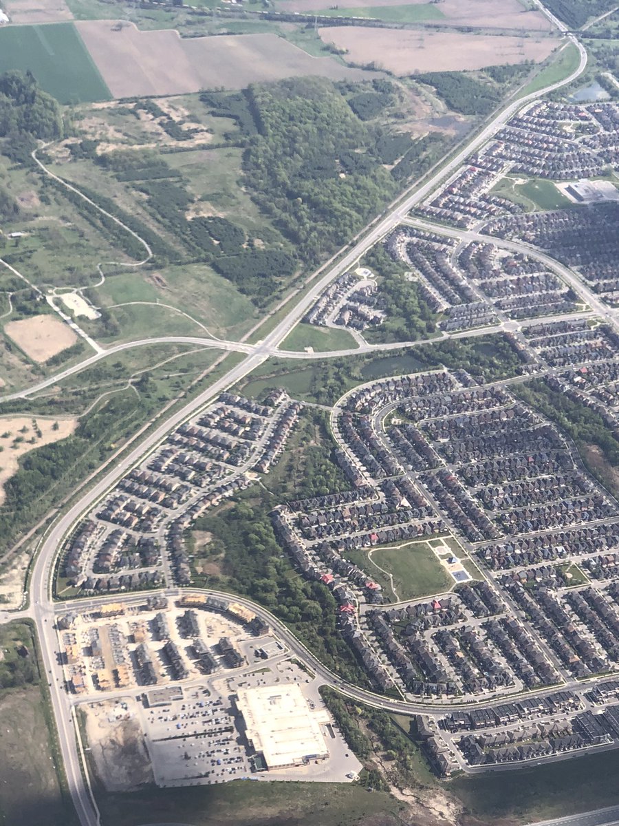 ainrunningland's tweet photo. Love it when your flight path home actually goes over your house 🏡 https://t.co/14zBRBYhOV