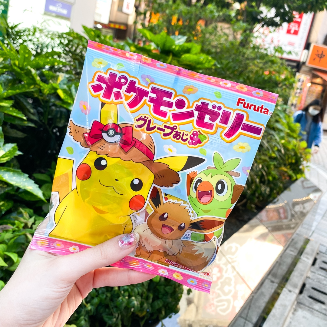 JapanCandyBox's tweet photo. 😍 Pikachu and the gang are ready for some fun adventures! ☀️⛱ This pack of Pokemon grape jelly is perfect to bring on your trip! 🍬
#pokemon #pikachu #pokemoncandy #pikachucandy #pokemonjelly https://t.co/dWsLTPw63i