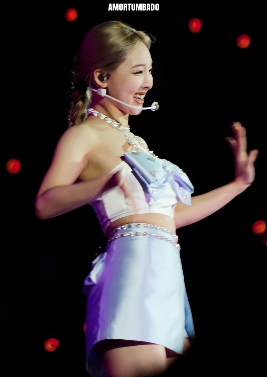 AMORTUMBADO's tweet photo. 220514 TWICE ENCORE in LA

#TWICE_4TH_WORLD_TOUR_ENCORE #TWICEINLA #TWICE #NAYEON https://t.co/E5jh4pXFFv