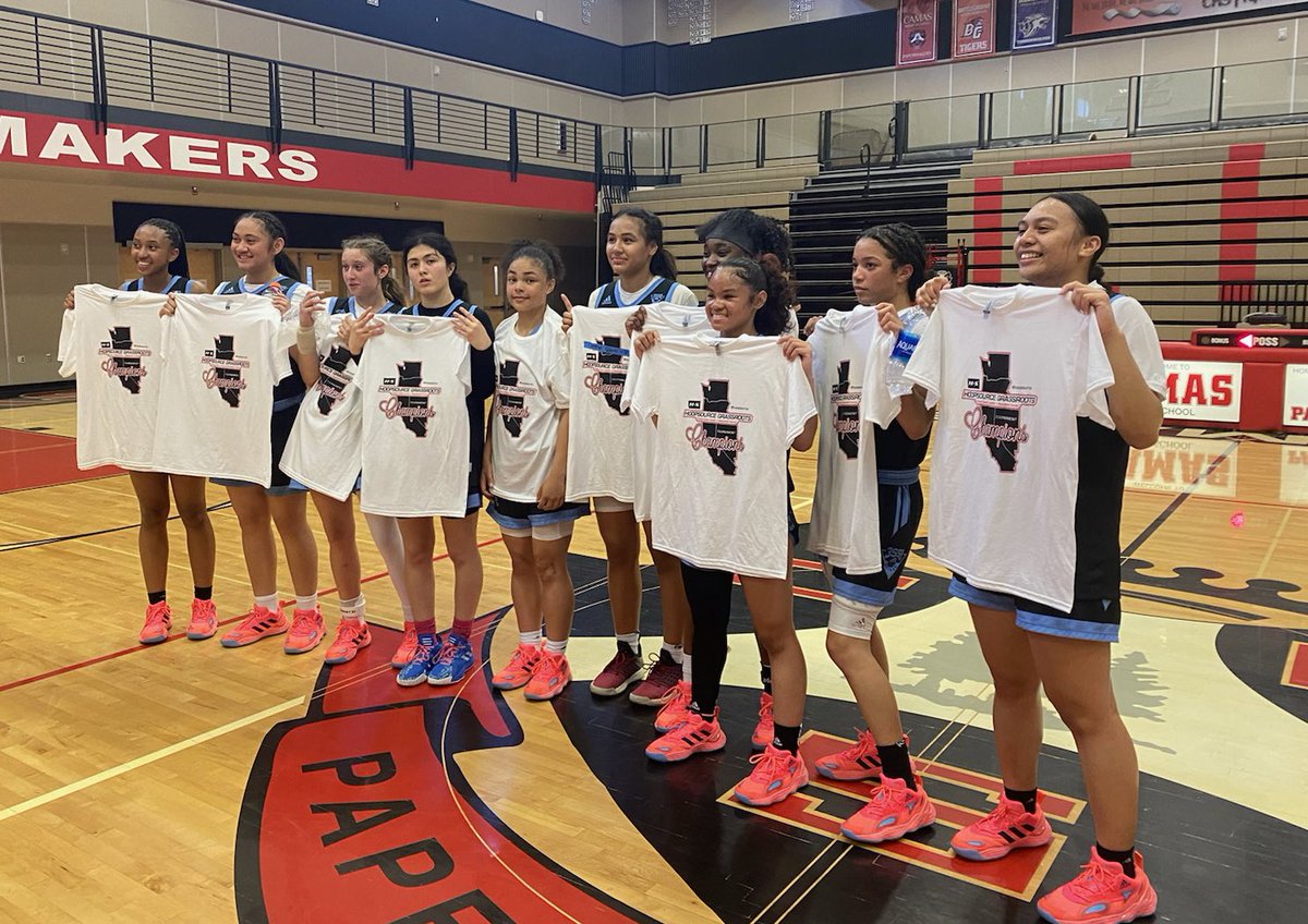Shout out to our 17U &amp; 16U going undefeated <a href="/HoopSource1/">HoopSource Grassroots</a> West Coast Spring Showcase in Portland. 15U Runner up. Not a bad weekend for the program at all. #HaveFunGetBetter #ChampionshipMindset #Greyhounds 😎