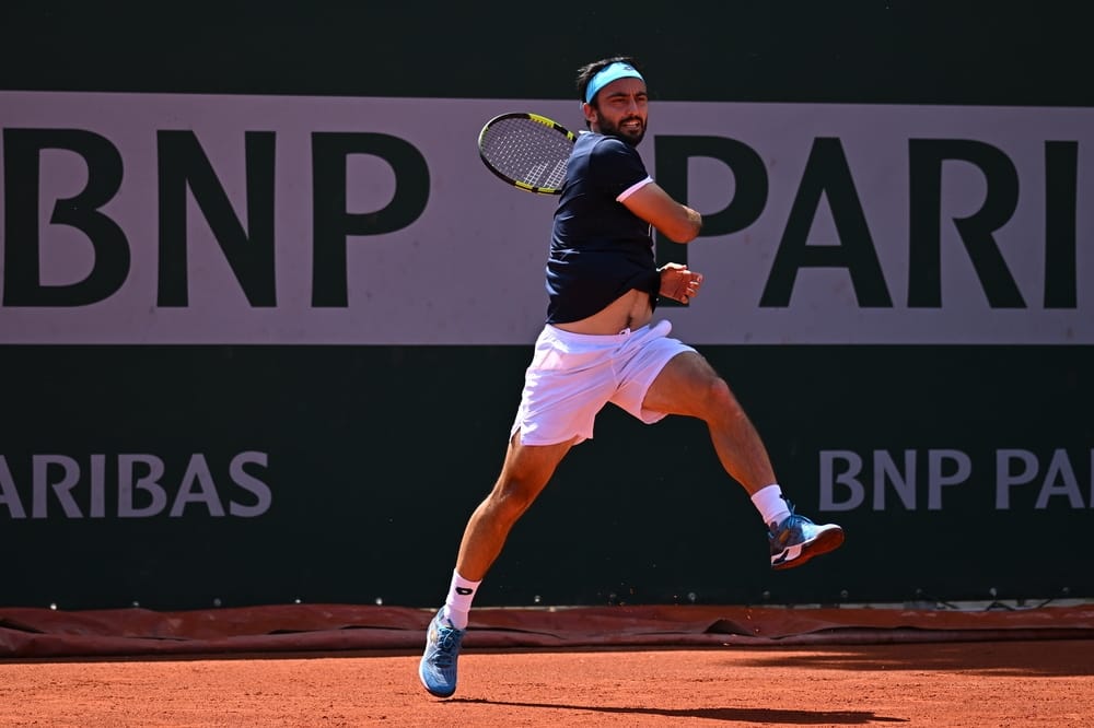 ETM_TenisMataro's tweet photo. ¡Lorenzo Giustino (@lorenzogiustino) pasa la primera ronda de la fase previa del @rolandgarros!

Hoy ha conseguido vencer a Dennis Novak por 7-5 7(7)-6(4)💪

¡Tienes todo el apoyo ETM, vamos Lori! 

#rolandgarros https://t.co/cNWq5kqaQL