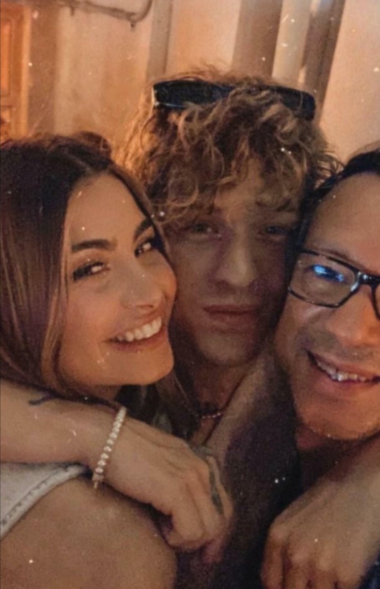 Cl45427437's tweet photo. Iremma del mio cuore ♥️😍🤩
#Amici21 #amici2021 #ESC2022 #Eurovision2022 #iamwhatiam #emmamuscat #irama #iremma ❤️
@robertofagioli un feat ti prego 🙏🙏🙏
@itsemmamuscat
@IRAMAPLUME
@WARNERMUSICIT https://t.co/GJl8TlRi7I