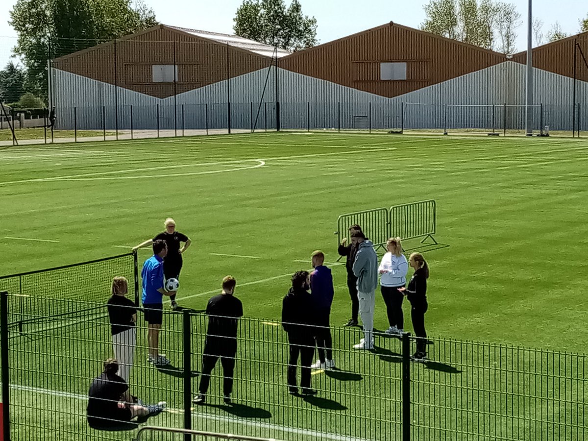 TroumelenL's tweet photo. Le sport rassemble, fédère, dynamise et révèle les talents. Merci à Mme Diotalevi de l'école des métiers du sport pour son accueil. Des solutions concrètes de retour à l'emploi via l'alternance pour les jeunes.  #semainedelalternance. #partenariat. #engagement.#emploi. https://t.co/iJW6F1RNHW
