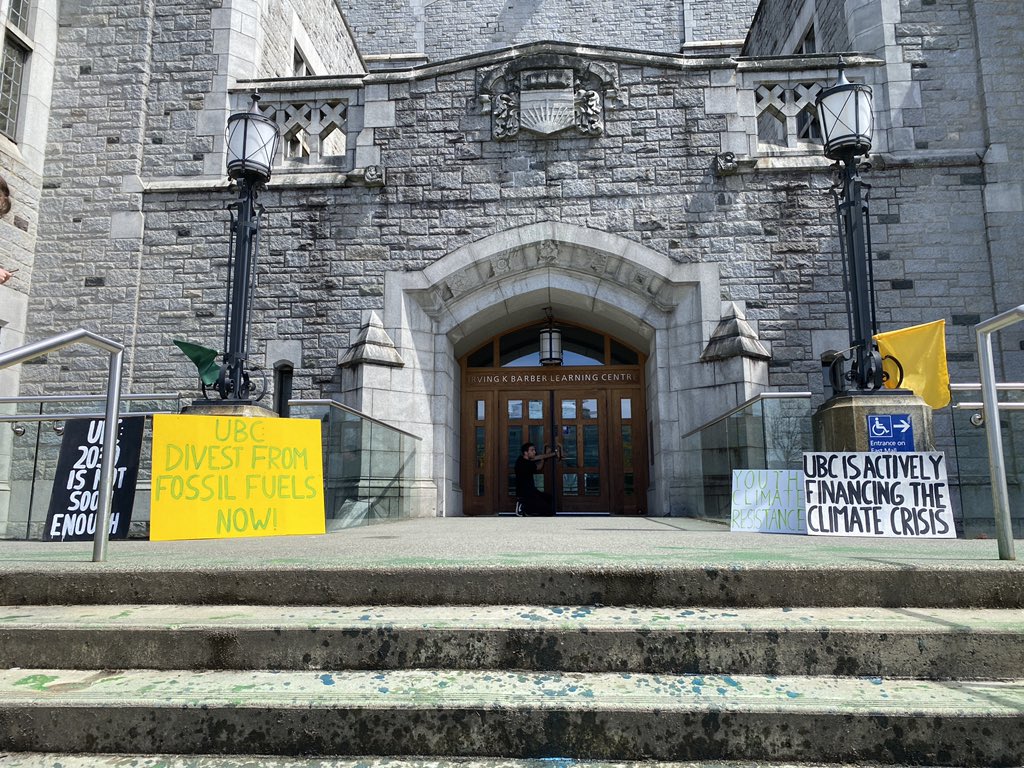 jimfong604's tweet photo. @saveoldgrowth protestor glues hands to UBC library. Stairs are also painted blue and green in protest of fossil fuel. @CTVVancouver https://t.co/VHGzwbNvo2