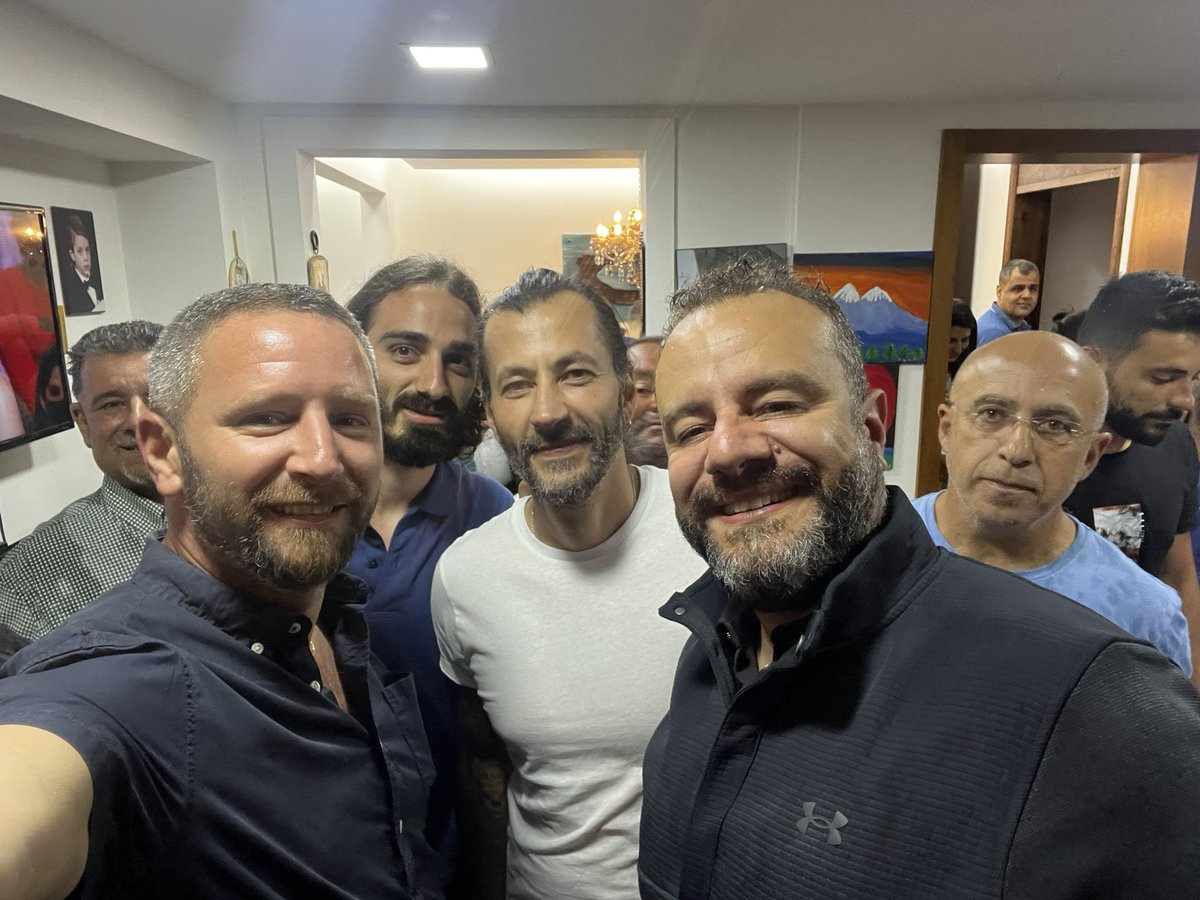 Arzfadous1's tweet image. بالكورة كمان واجهنا وانتصرنا
مبروك للنائب أديب عبد المسيح. 
@AbdelmassihAdib 
#ما_منساوم
#شمال_المواجهة