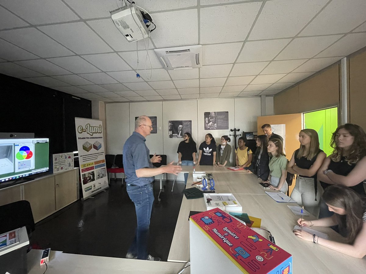 <a href="/chairphotonics/">Chaire Photonique</a> celebrating #LightDay2022 #IDL2022. Light routing, light chaos, light based computing, light based communication, among other topics to be discovered at <a href="/centralesupelec/">CentraleSupélec</a>   @MairiedeMetz <a href="/MoselleCD57/">Département Moselle</a> with <a href="/Dida_Concept/">DIDA CONCEPT</a> #ELUMI