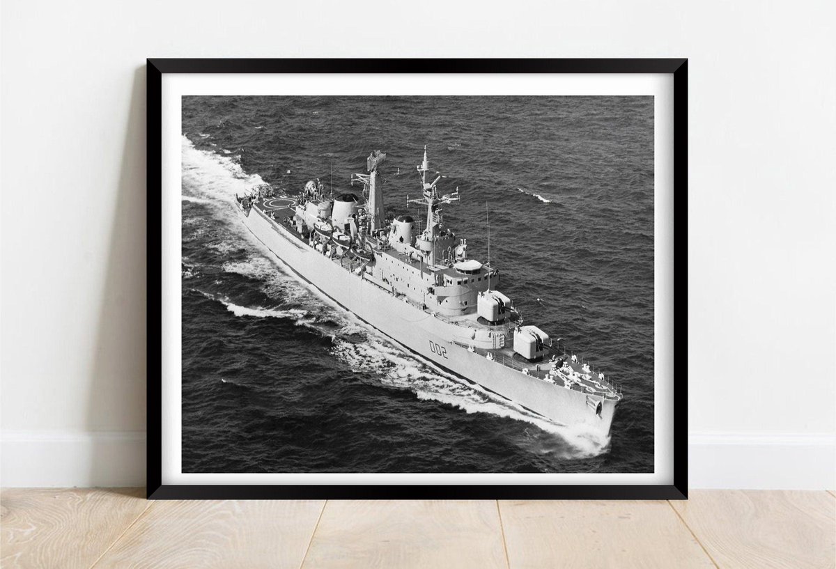 Hantsprints's tweet photo. HMS Devonshire (D02) Batch 1 County class destroyer
Commissioned - 15 November 1962
Decommissioned - 1978
Fate - Sunk as a target on 17 July 1984
Print available now at https://t.co/qQJj8HbWkl
#RoyalNavy #warship #countyclass #D02 #Destroyer https://t.co/EHBM7bM4gL